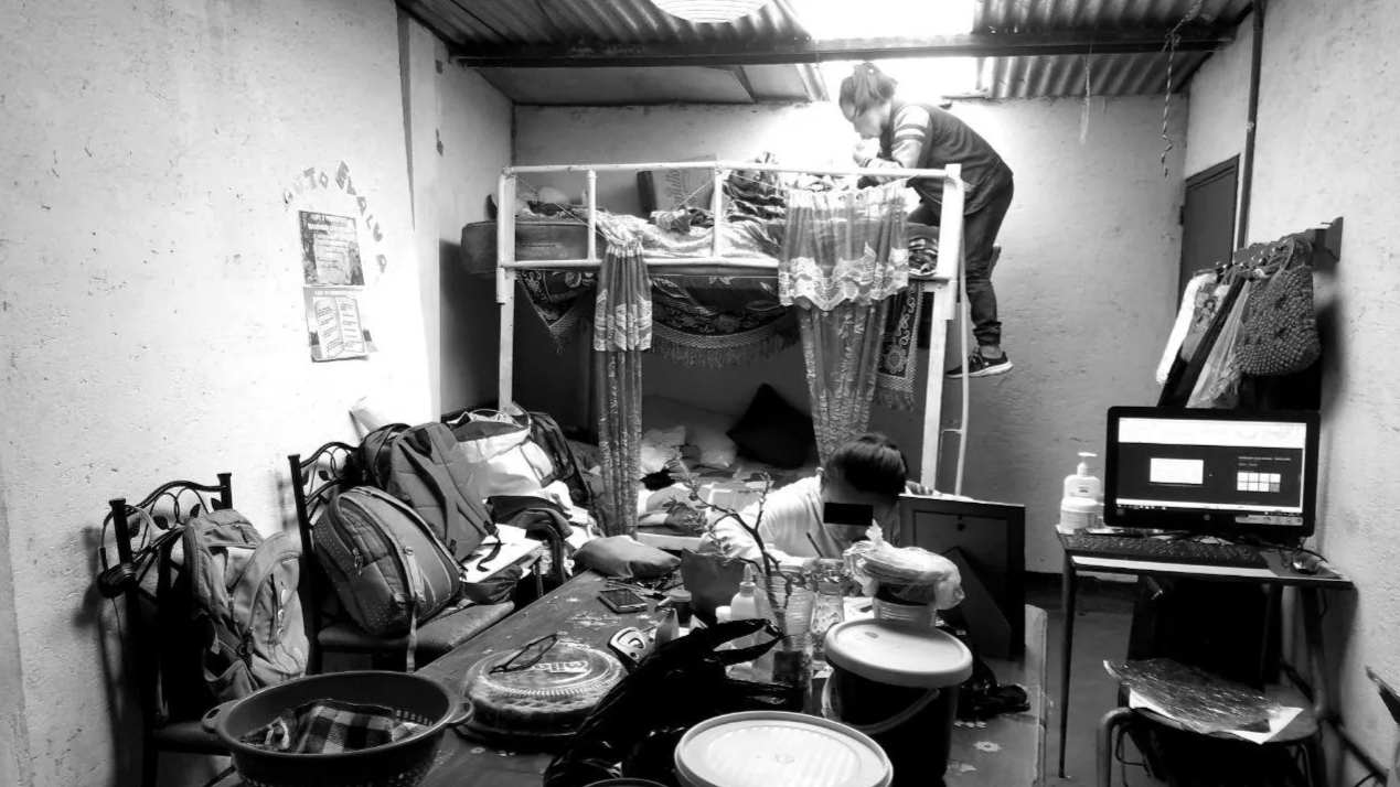  Habitación de Fernanda y Claudia / Comedor 